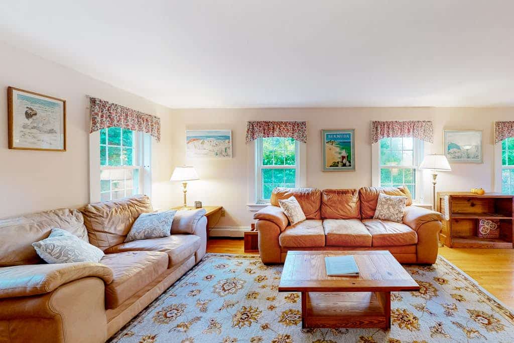Updated Cape home with WiFi, W/D, full kitchen & clawfoot tub