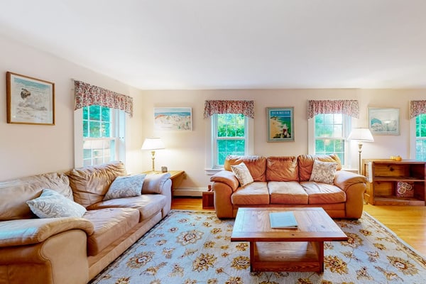Updated Cape home with WiFi, W/D, full kitchen & clawfoot tub