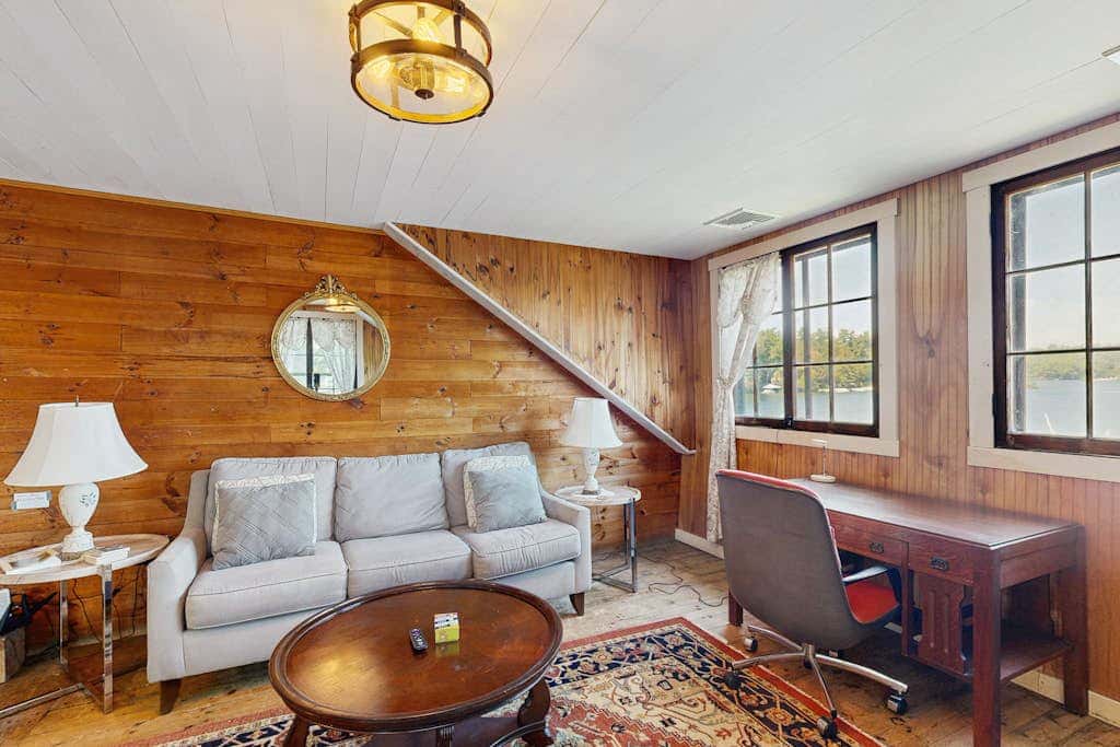 Meredith Lakefront Lodge on Lake Winnipesaukee
