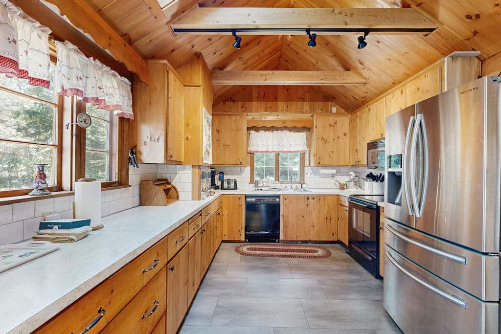 Meredith Lakefront Lodge on Lake Winnipesaukee