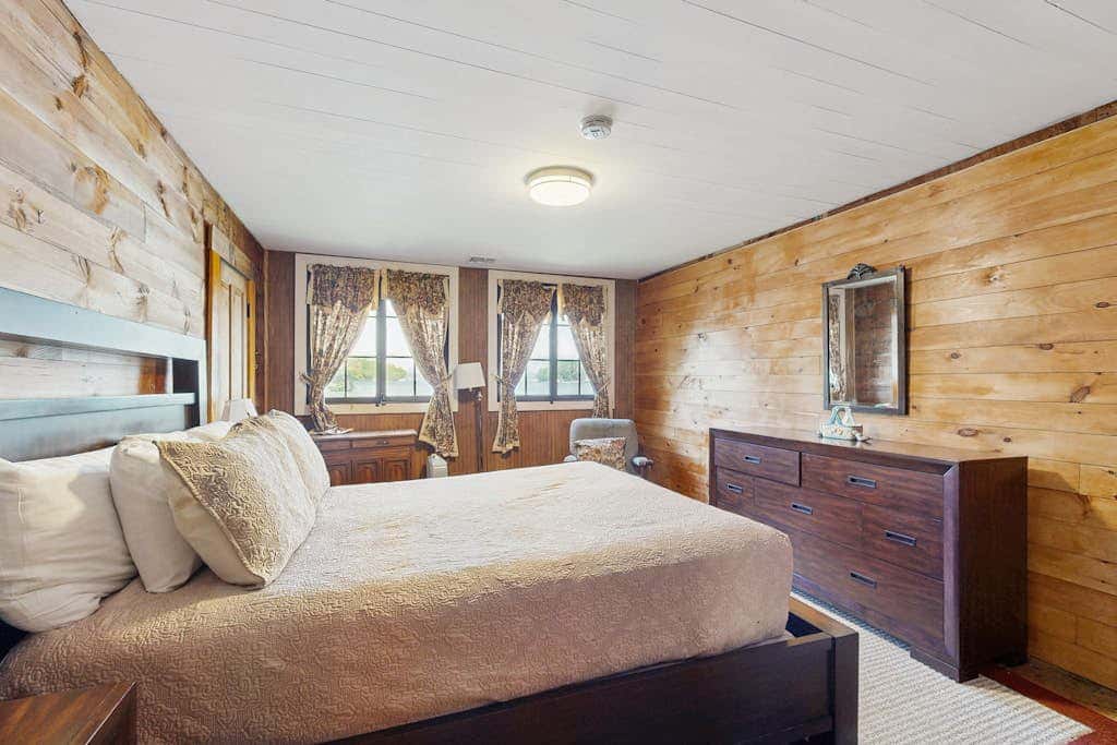 Meredith Lakefront Lodge on Lake Winnipesaukee
