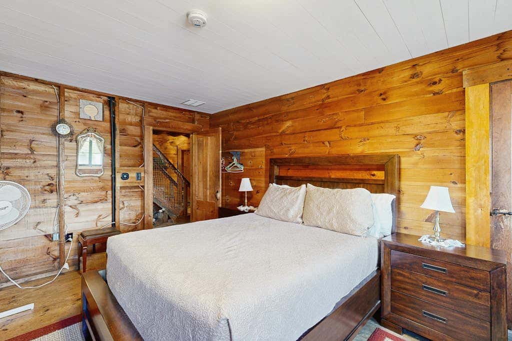 Meredith Lakefront Lodge on Lake Winnipesaukee