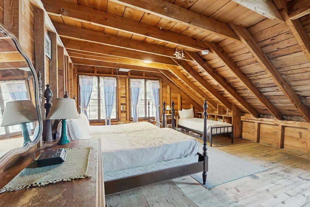 Meredith Lakefront Lodge on Lake Winnipesaukee