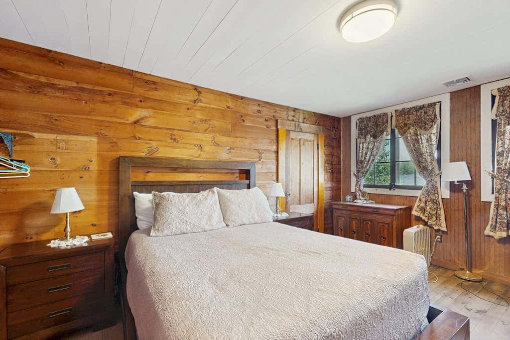 Meredith Lakefront Lodge on Lake Winnipesaukee