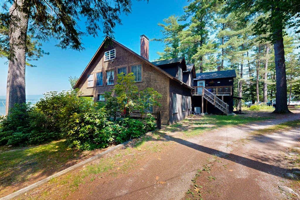 Meredith Lakefront Lodge on Lake Winnipesaukee