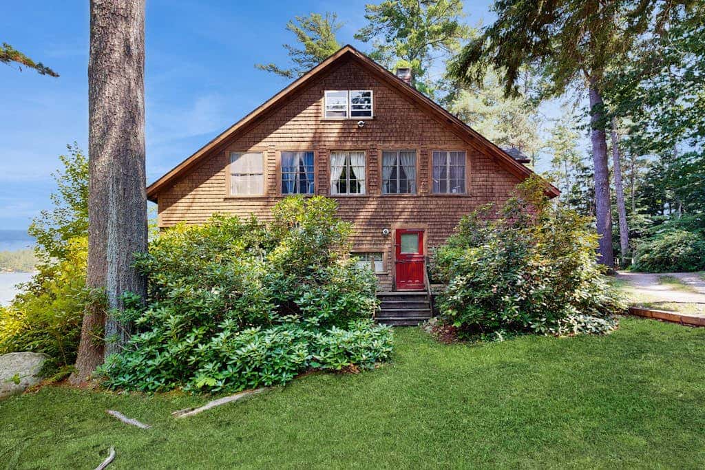 Meredith Lakefront Lodge on Lake Winnipesaukee