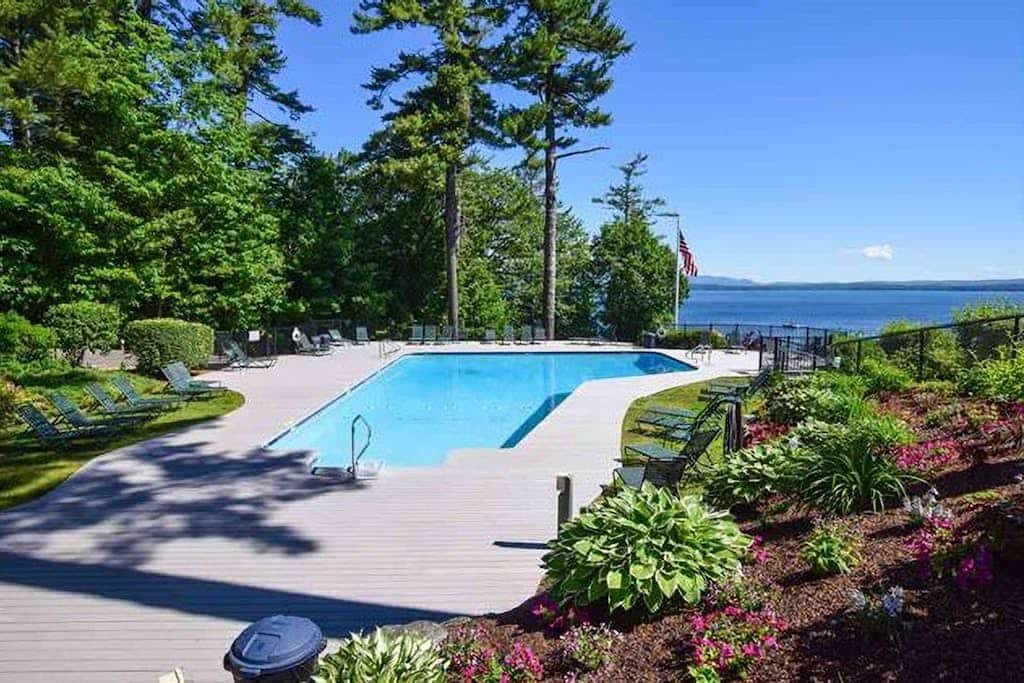 Well-appointed condo with beach access, pool, tennis court, & washer/dryer