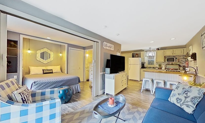 Lakeside condo with beach/water access, pool & sports courts