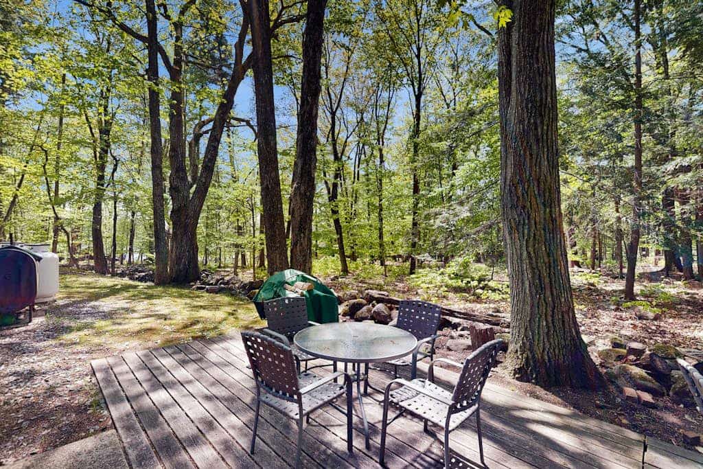 Authentic lake house near community beach, hikes, and ski resorts