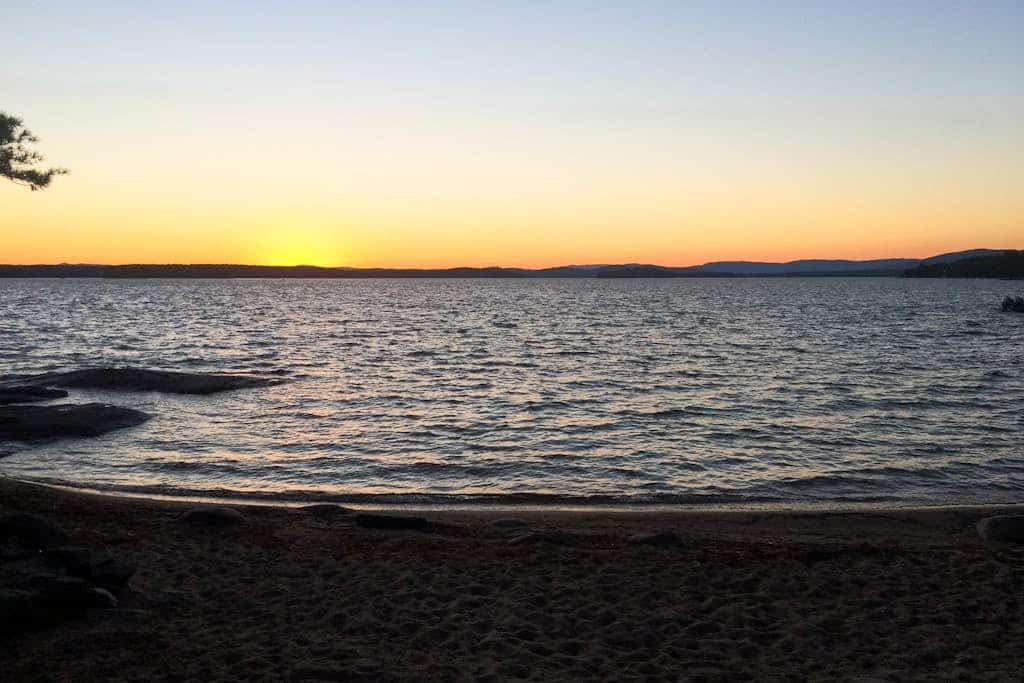 Authentic lake house near community beach, hikes, and ski resorts