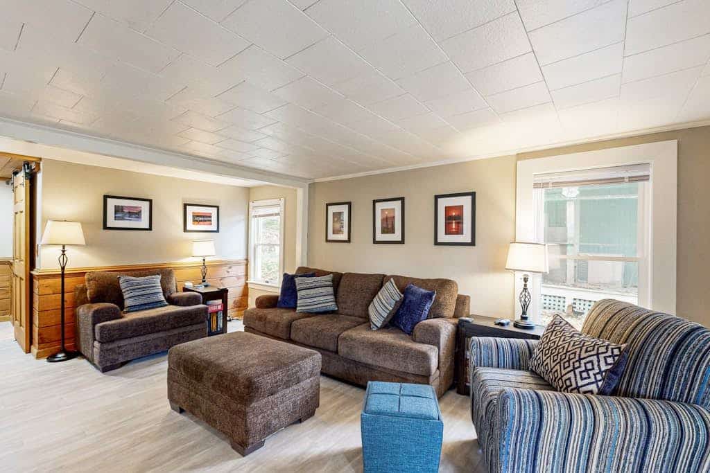 Charming centrally located cottage, screened in porch and walk to lake