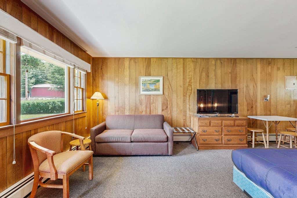 Attractive & convenient studio steps to water w/WiFi, water views, & kitchenette