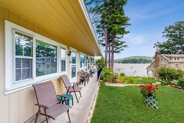 Terrific studio suite right on the water w/free WiFi, bay views, kitchenette