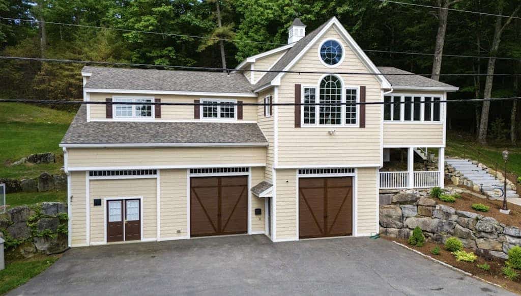 Stunning lakefront hideaway with water view, beach access & dock