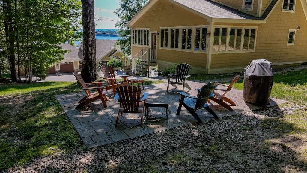 Stunning lakefront hideaway with water view, beach access & dock