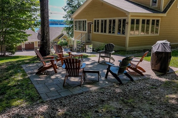 Stunning lakefront hideaway with water view, beach access & dock