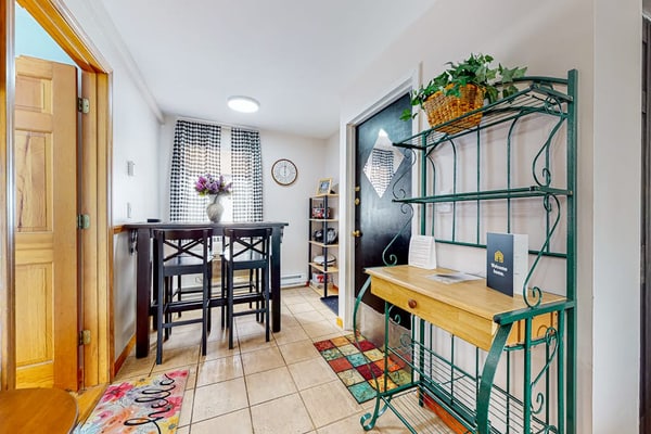 Charming lakeside condo with pool, tennis, balcony, & fast WiFi