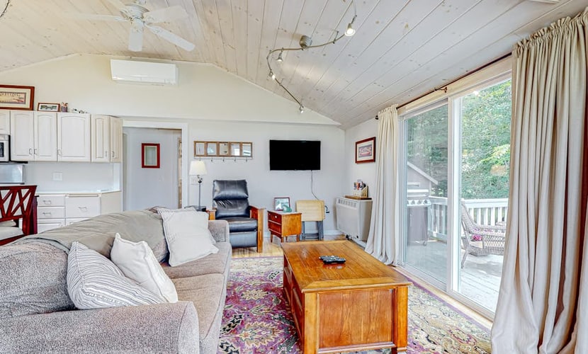 Crystal Lake Cottage | House in Gilmanton