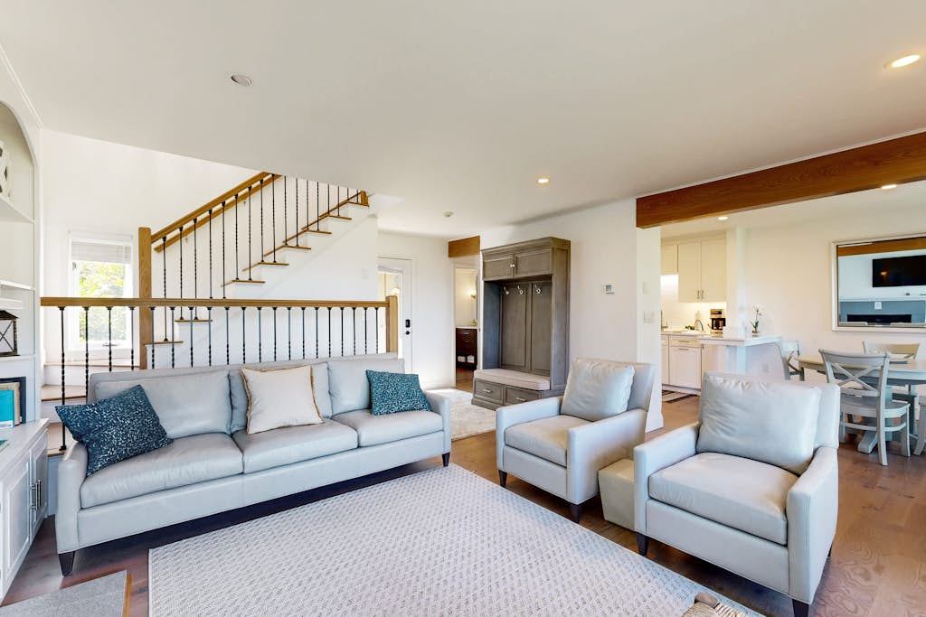Lakeshore Retreat