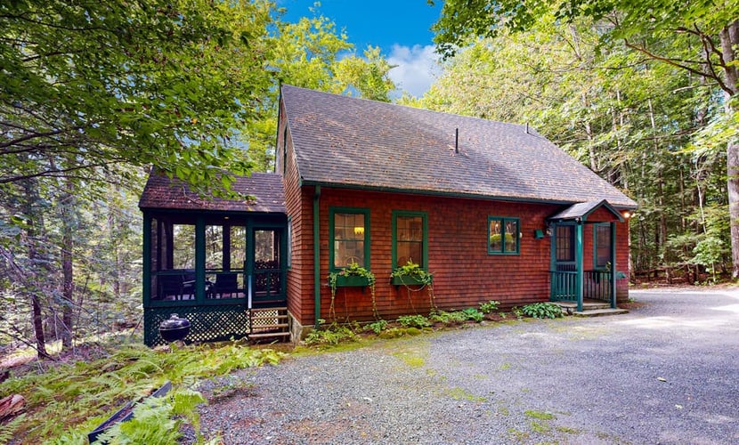 Picturesque Squam Lake House: beach/dock access & dog friendly