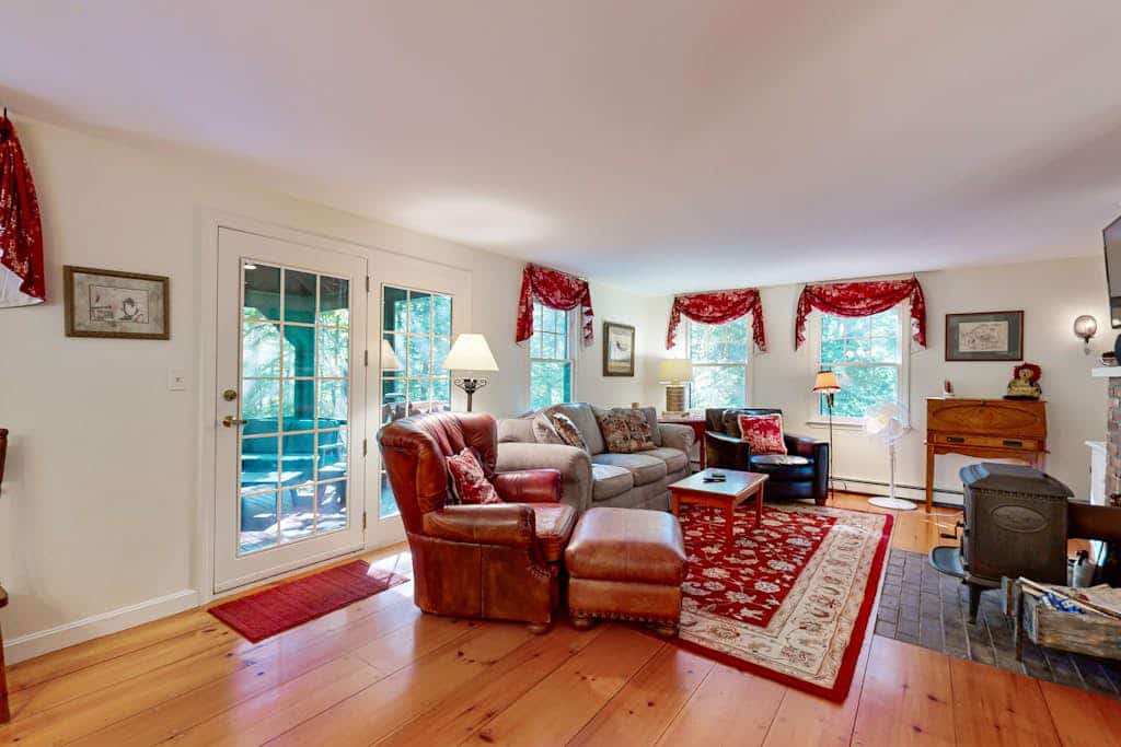 Picturesque Squam Lake House: beach/dock access & dog friendly