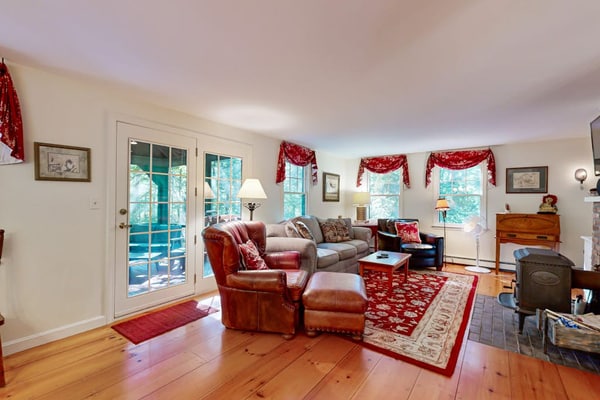 Picturesque Squam Lake House: beach/dock access & dog friendly
