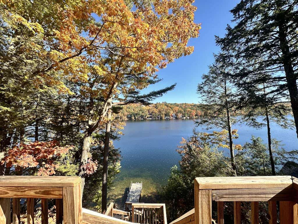 Charming cottage with beach access, a grill, dock, & nearby golf