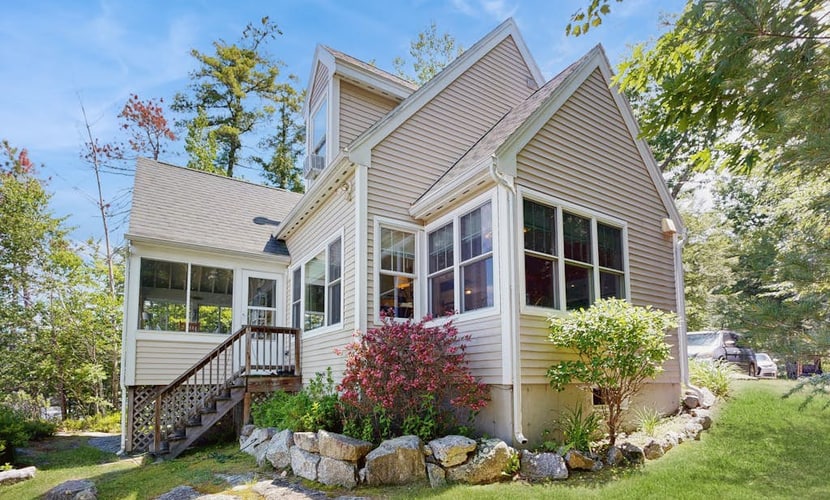Lakefront house with beautiful & scenic lake views, private dock and kayaks