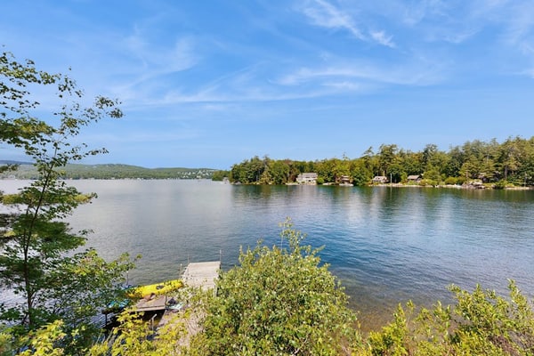Lakefront house with beautiful & scenic lake views, private dock and kayaks