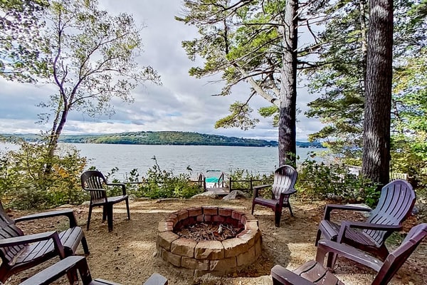 Dog-friendly lakefront cottage with private dock, air hockey, water access, W/D