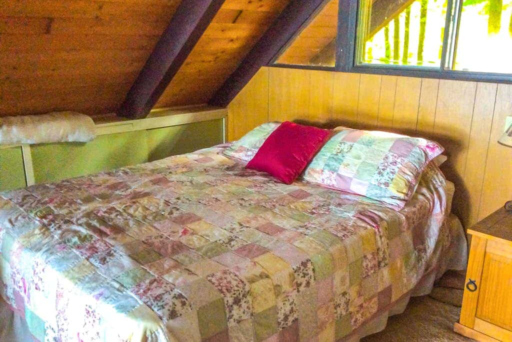 Lake Waukewan Chalet