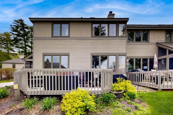 Lake-view townhome with lakefront swimming, pools, tennis/pickleball