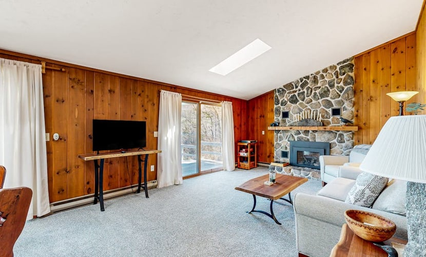 Pond & mountain view cabin with fireplace, workstation, W/D, deck, & internet