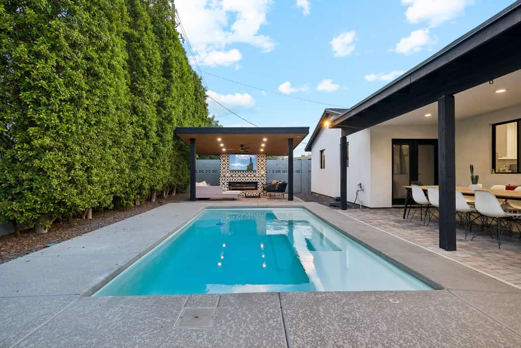 The ONE | Pool, Game Room, & Putting Green | Old Town Scottsdale | Sleeps 10
