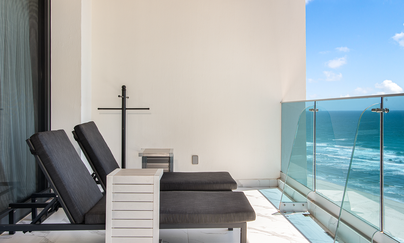 Beautiful Oceanview 1BR Getaway with Private Balcony & Resort Amenities