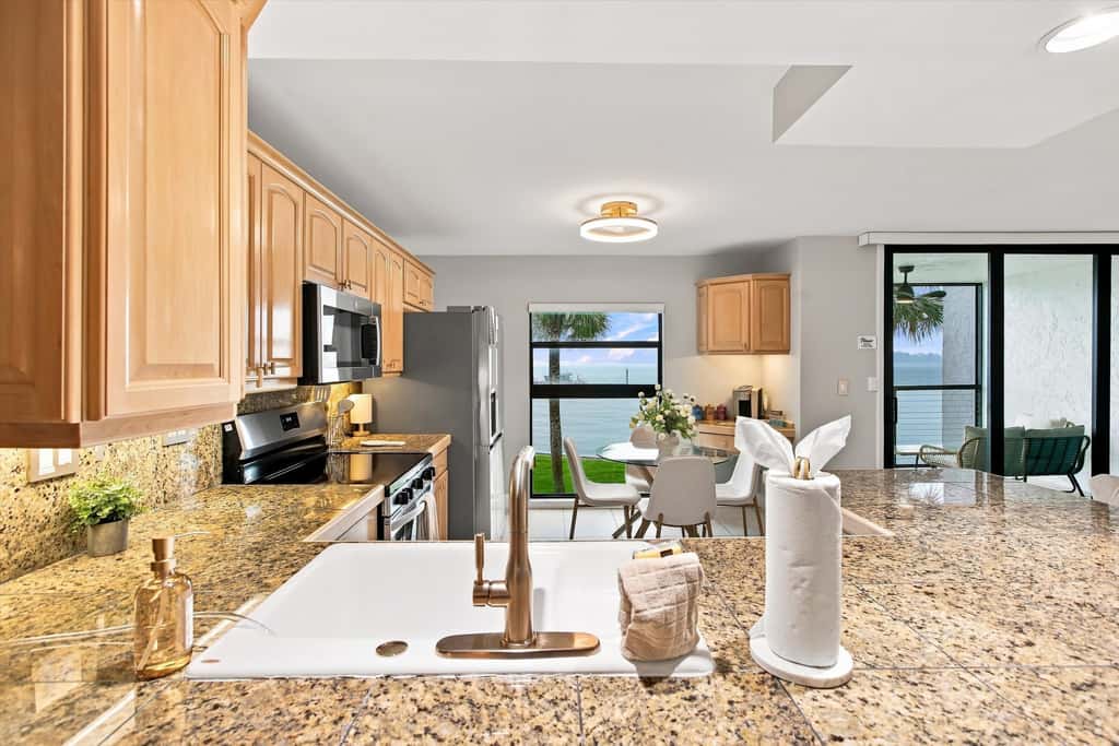 Heaven on the Bay - Waterview Balcony