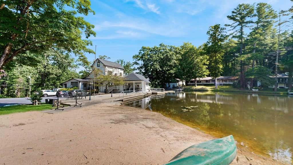 Relax, Recharge & Enjoy Lake Life in Flat Rock