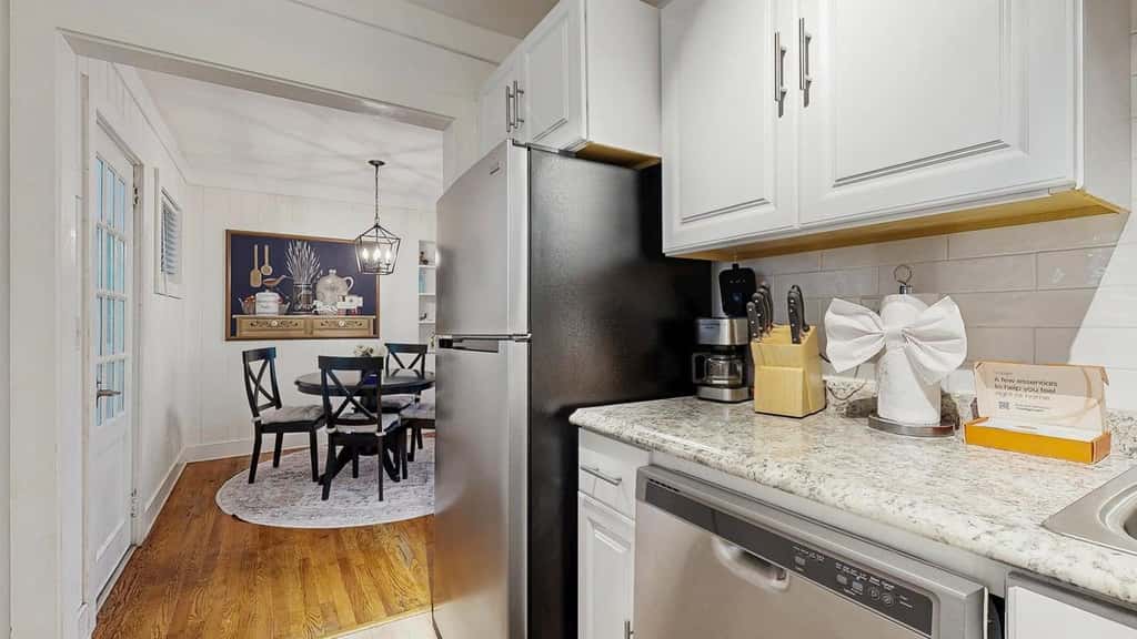 Relax, Recharge & Enjoy Lake Life in Flat Rock