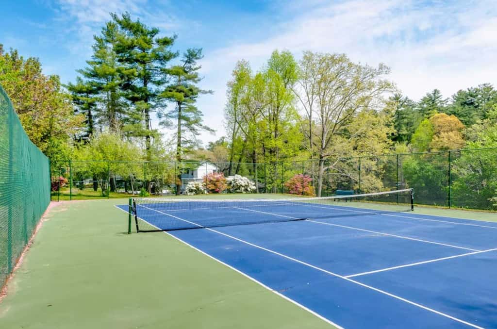 Relax, Recharge & Enjoy Lake Life in Flat Rock