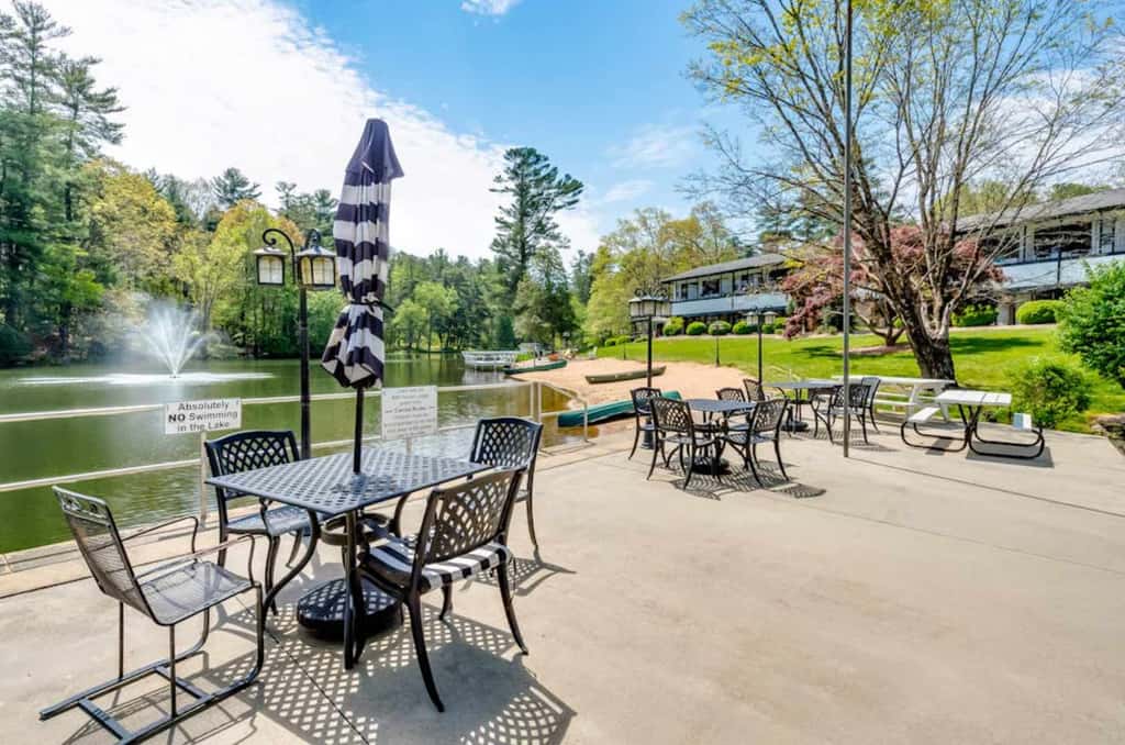 Relax, Recharge & Enjoy Lake Life in Flat Rock