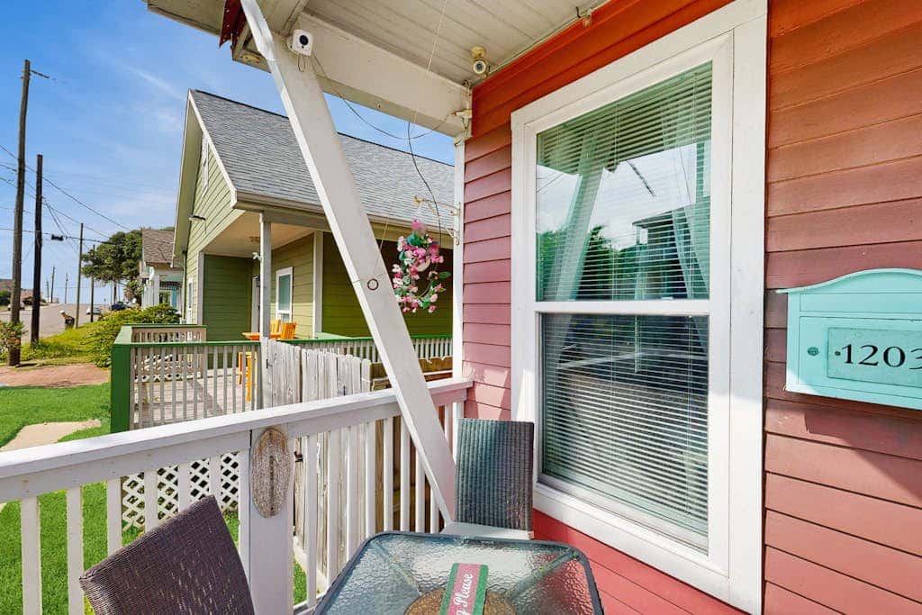 Cowabungalow - Cozy Bungalow Near the Beach