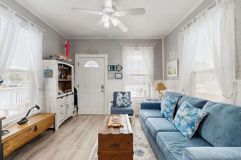Cozy bungalow near beach with free WiFi, full kitchen, & washer/dryer