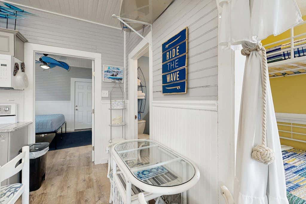 Cowabungalow - Cozy Bungalow Near the Beach