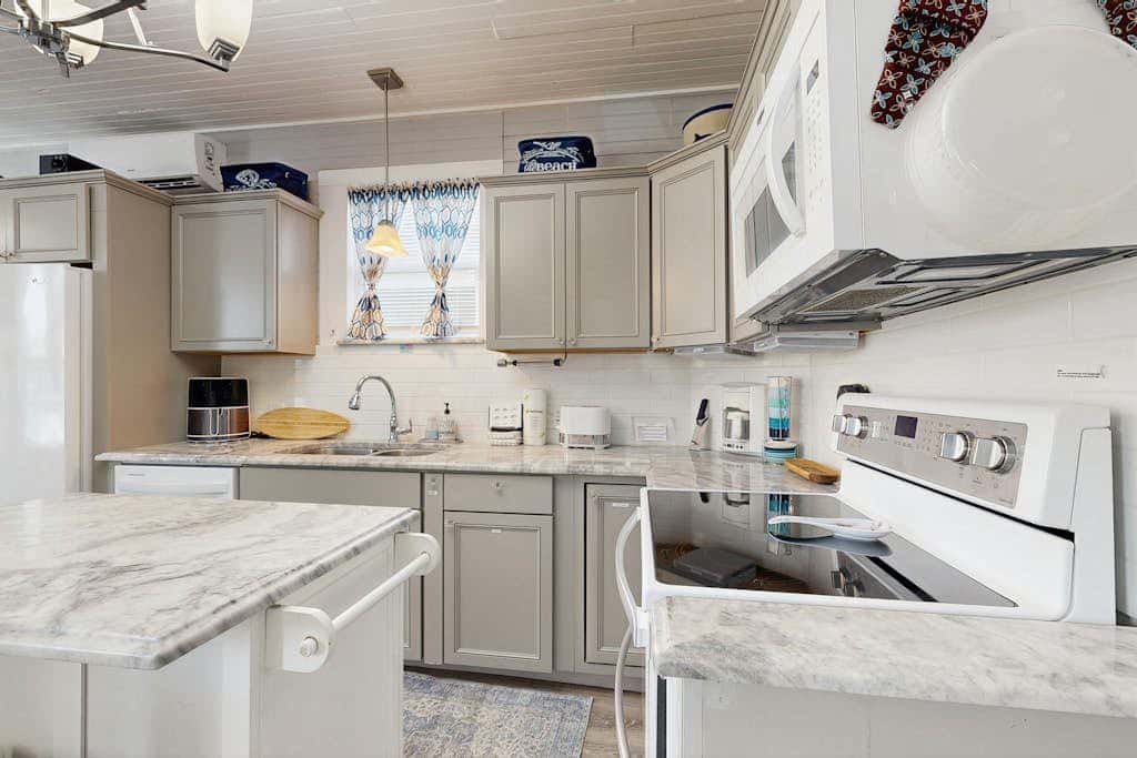Cowabungalow - Cozy Bungalow Near the Beach