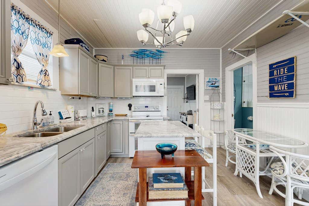 Cowabungalow - Cozy Bungalow Near the Beach