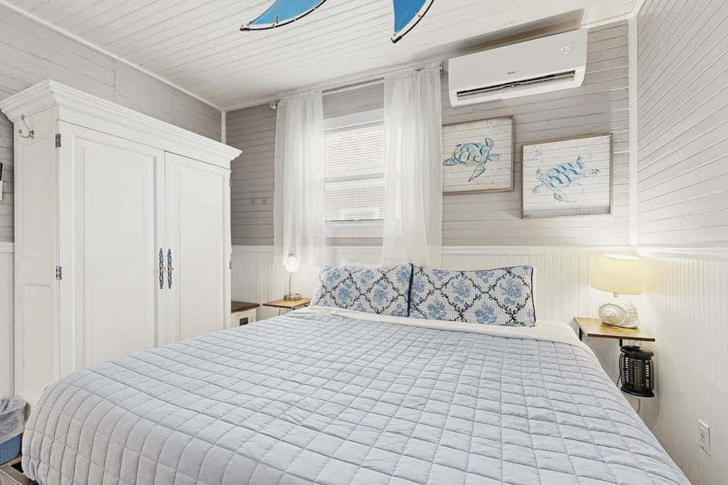 Cowabungalow - Cozy Bungalow Near the Beach