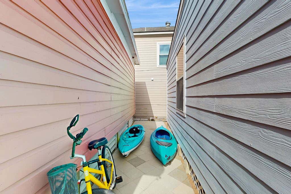 Cowabungalow - Cozy Bungalow Near the Beach