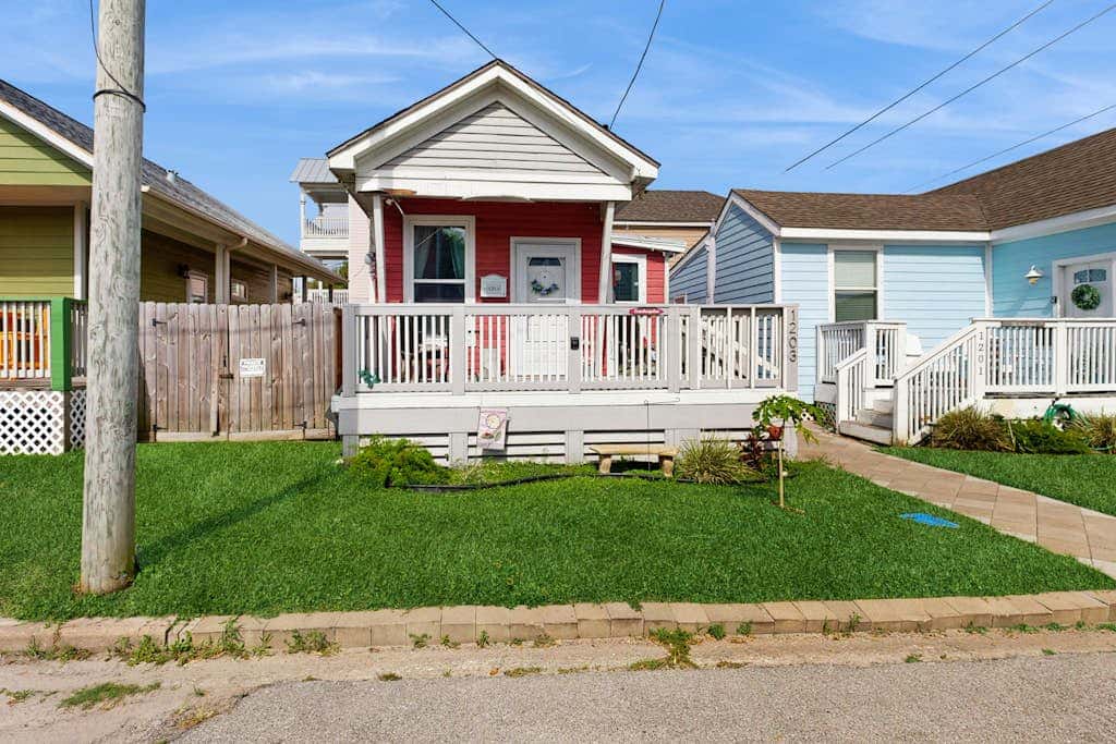 Cowabungalow - Cozy Bungalow Near the Beach