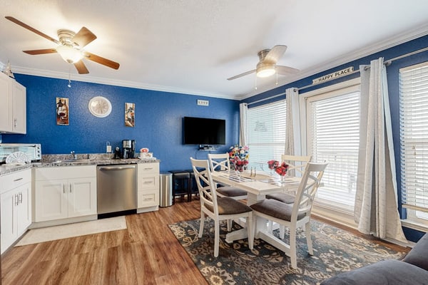 Beachfront condo with heated pool, balcony views, hot tub & W/D