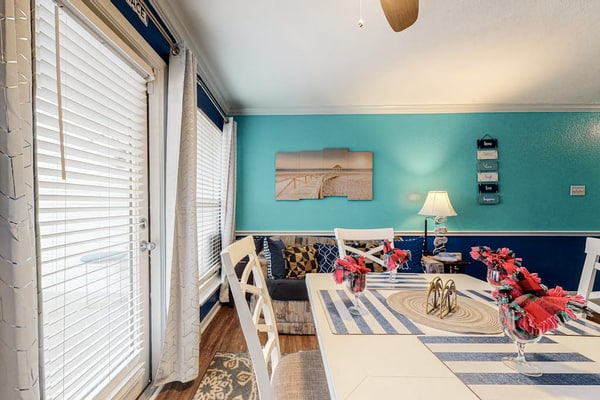Beachfront condo with heated pool, balcony views, hot tub & W/D